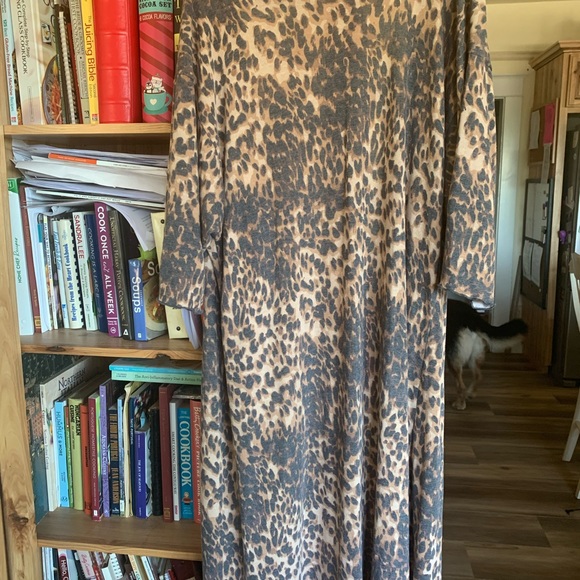 Medium Super Soft Lularoe Shirley - Picture 1 of 2